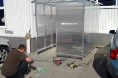 Монтаж арочного навеса для курения возле производственного здания Keraplast